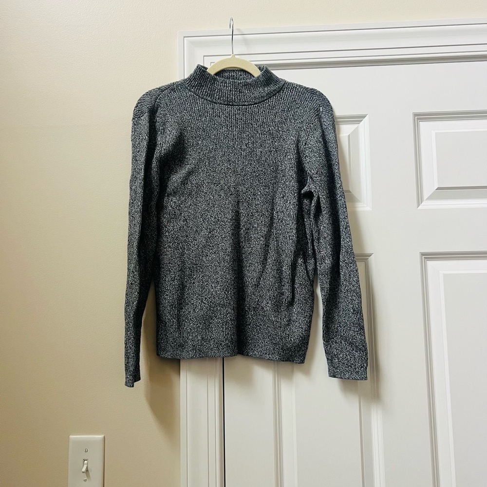 Karen Scott Black and White Knit Top size medium